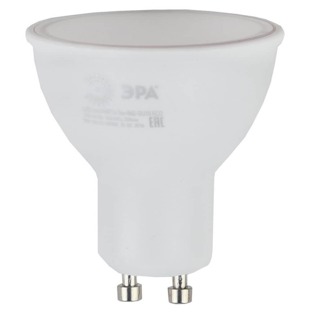 Лампа светодиодная ЭРА GU10 5W 2700K матовая ECO LED MR16-5W-827-GU10. 