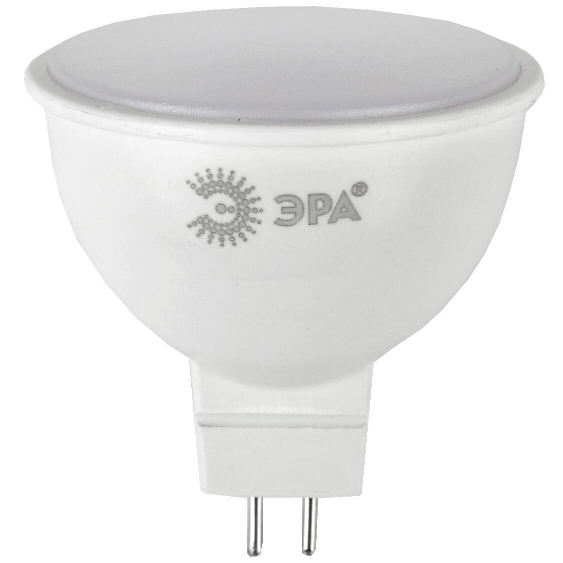 Лампа светодиодная ЭРА GU5.3 7W 2700K матовая ECO LED MR16-7W-827-GU5.3. 