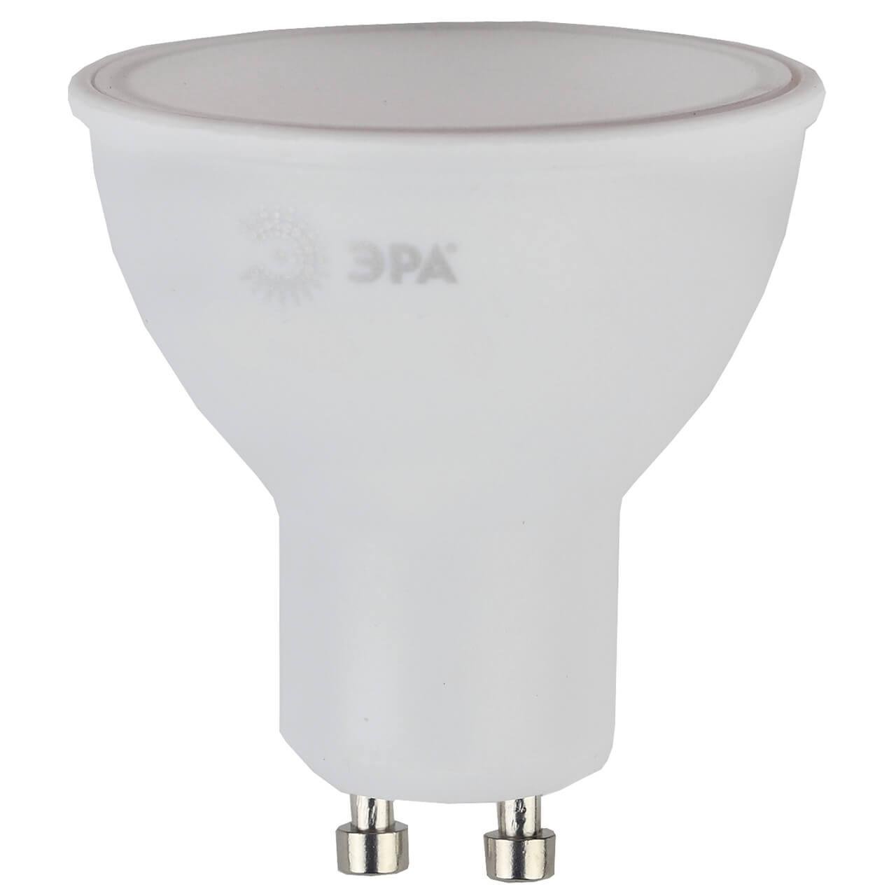 Лампа светодиодная ЭРА GU10 7W 2700K матовая LED MR16-7W-827-GU10 R Б0050198. 